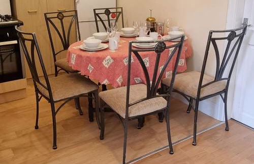 2 Bedroom 4 Beds Family Flat Free Parking Fast Wi-Fi Self-Check-in Cosy Spacious - Foto 24