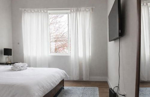 Stylish 2BR,1BAFree ParkingQueen Beds - Foto 9