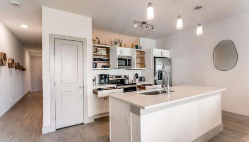 Stylish Condo facing Riverwalk with Free Parking Pet Friendly Centrally Located on the Riverwalk - Foto 2, stove, dishwasher, pet friendly, minibar