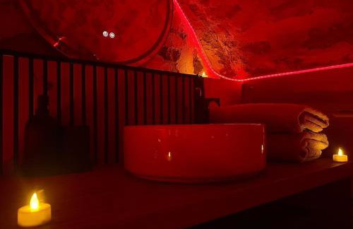 Secret LoveRoom - SpaBalnéo, Lit King Size, CLIM, Chic, calme et discret, 2 personnes - Foto 32