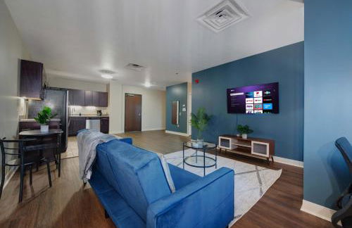 Upscale Charm PRIME LOCATION 7TH FLOOR SWEEPING CITY VIEWS FAST WIFI 24-7 Gym Lounge Roku - Foto 4