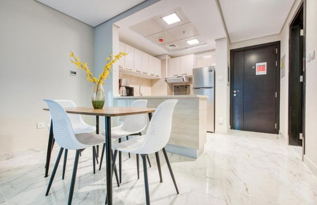 Elite LUX Holiday Homes - Stylish 1 BR Pool World Class Gym in Dubai South - Photo 6