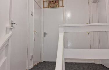 NightRest Homes 5 minutes to Luton Airport -Wifi - Free Parking -Luton - Foto 33