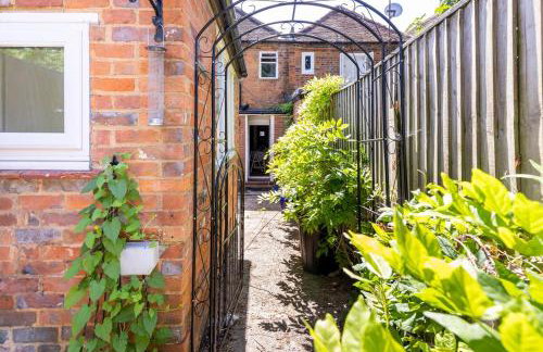 Beautiful 17th Century Cottage - Photo 28