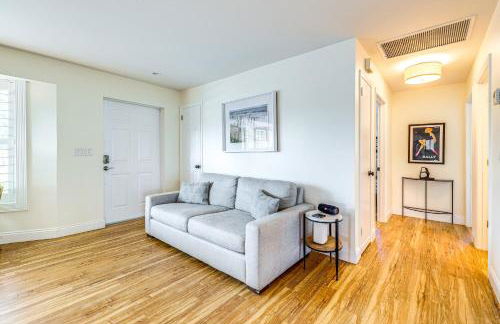 Location, Location! Stylish Home in Palm Beach! - Photo 8