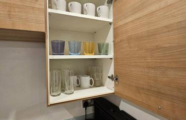 Executive E15 Apartment - Skyline Terrace & Free Private Parking - 5-min Walk to Abba Arena - Foto 9