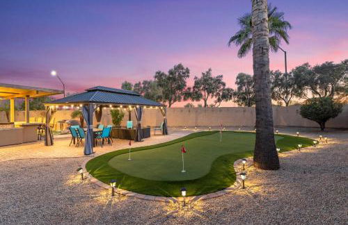 Swim, Golf, Grill and Chill! Surprise Group Getaway - Foto 32