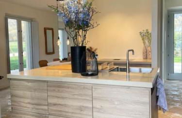 The Boathouse, at the lake - Photo 26