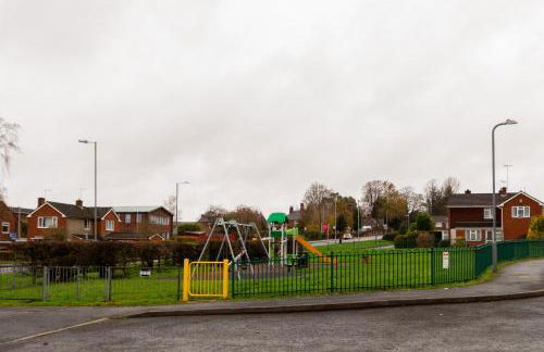 Charming Home in Bromsgrove - Perfect for Groups - Foto 70