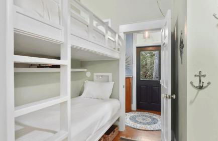 30A Grayt'n Greatful by Avantstay Charming Home+cottage, Walk to Western Lake - Foto 38