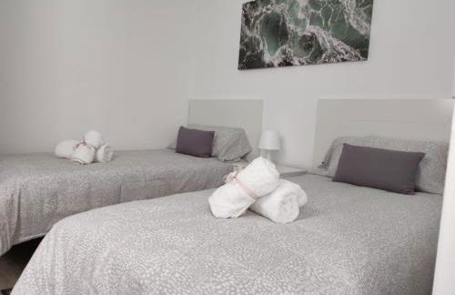 CASA PIRÁMIDE 3. Terraza WiFi y Parking Privado - Foto 14