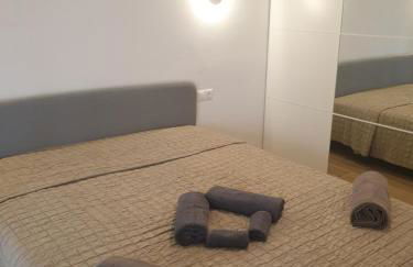 Newly Renovated Varkiza Beachside One Bedroom with Large Terrace - Foto 16
