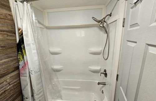 Beautiful Cottage Nestled Amidst Trees in Wellston, Michigan - Foto 14