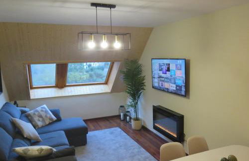 Ático Dúplex reformado con vistas a la montaña - Foto 1