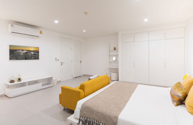 Benviar Tonson Residence - Photo 13