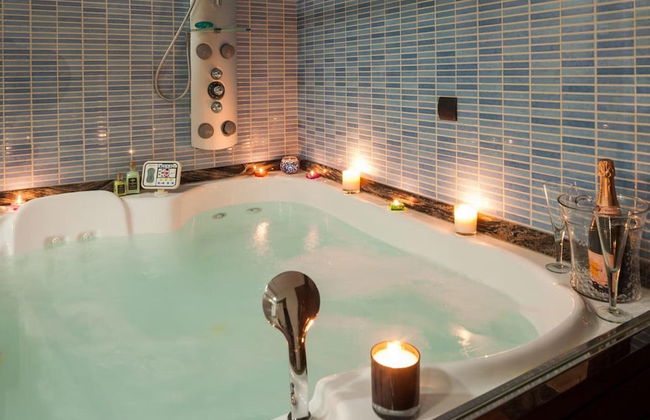 Unique Villa With Outdoor hot tub - Photo 32