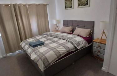 PREISTLEY HOUSE- CONTRACTORS ACCOMMODATION Entire 4 Bedroom House with free parking and up to 8 sleep- NO PARTIES ALLOWED - Foto 15