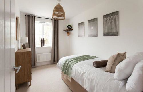 Runcorn Spacious Modern 3 bedroom House, 4 beds, On site Parking, Long stay deals - Foto 33