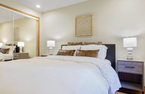 Charming and Spacious House with Relaxing Huge Deck - Foto 23