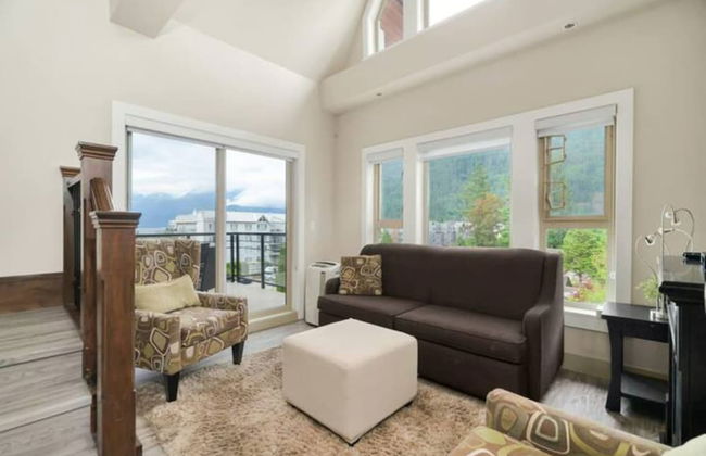 3BR Lakeside Dream Penthouse - Photo 18