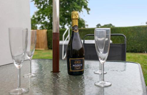 Tor Cottage -No Commercial Sign written Vehicles, Private Hot Tub , 2 Dogs Max,Fishing Nearby & Communal Swimming Pool ,Pool open April to September - Foto 23