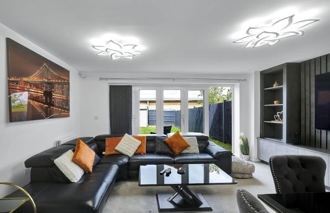 3 Bedroom and 2 Bath House with Balcony - Foto 25