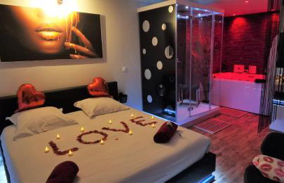SPA privatif Love room, Le Hammam et Bulles, chez Nuits Chartraines - Foto 5