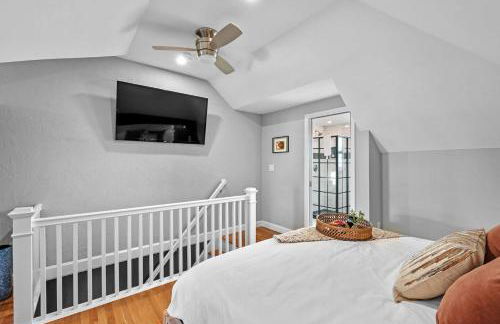 3BR/2.5 BA Townhouse |Downtown Salem w/Parking - Foto 54