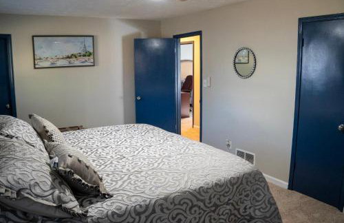 Charming 3 Bedroom Home with Spacious Living and Convenient to Shopping & Interstate - Foto 18