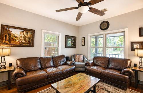 Dog-friendly home with large patio, W/D & central AC - Foto 42