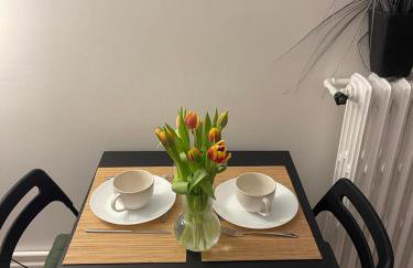 Charmant studio avec terrasse proche métro 11, dans une résidence calme, tout équipé - Foto 3