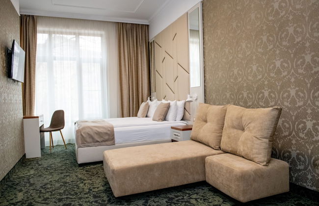 Agora Boutique - Photo 27