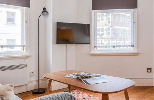 Comfortable modern 1 bedroom Apartment - Photo 14