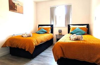 4 beds spacious Apartment, with Parking & WIFI, CHAFFORD HUNDRED, near station & shopping, long stays! - Foto 16