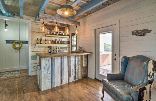 Hot Tub and Game Room! Family Schulenburg Retreat - Foto 16