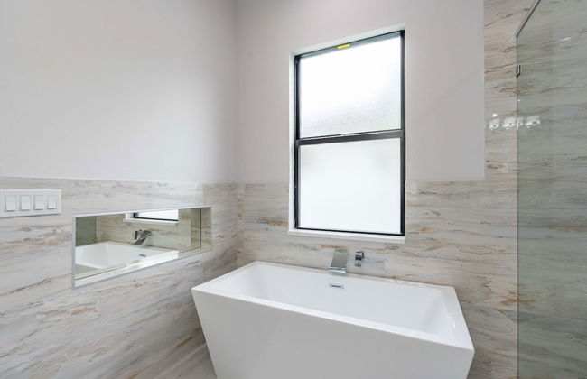 Sparkling new Vanderbilt Beach Luxury Escape - Photo 27