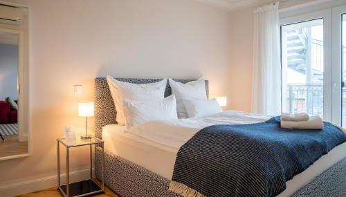 CLS Zentrale City-Wohnung in Hamburg mit E-Laden und Tiefgarage, Klimaanlage, gratis WLAN, Smart TV, großer Balkon, Nespresso Maschine inklusive Kapseln, Blick über Hamburg, Parkplatz, Cafe im Haus, Bushaltestelle direkt gegenüber, Flex Check In - Foto 3