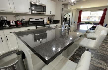 Private Home - Heated Pool, Billiards, Darts, Foosball, Fireplace, 5 Smart TVs, BBQ, Cotton Bedding - The Saguaro Sanctuary, Pool Heat Optional - Foto 11