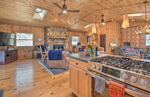 Cabin with Decks and Fire Pit Near Lost River! - Foto 6