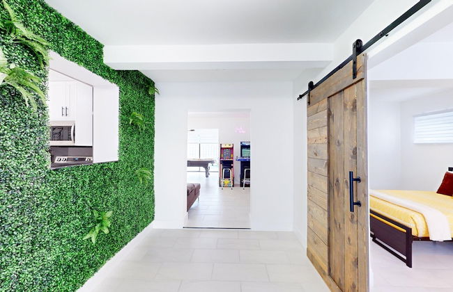 Casa Lucia 5 Bedroom Home With Pool Near Hard Rock Casino - Photo 30