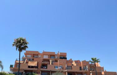 Ático con Vistas al Mar y con Piscina frente a Castillo Sohail - Photo 21