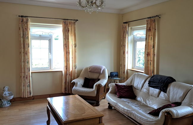 Spacious 6-bed House 10 Minutes From Knock Airport - Photo 17