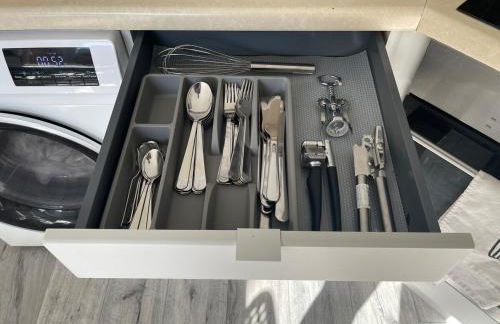 Spacious Flat! Sleeps 7, Pet Friendly and Parking - Photo 21