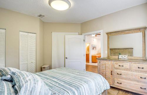 Walk to the Beach! New Smyrna Hideaway with Patio - Foto 14