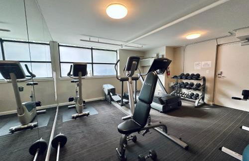 Modern 2Br-2Ba Belltown Condo with Free Garage Parking - Foto 22