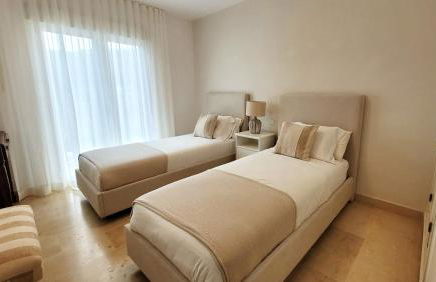 Apartment in El Presidente Beach Side New Golden Mile - Photo 16