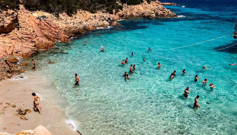 Visitando la cala dell' Amore a Spargi