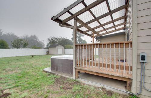 Crescent City Home with Hot Tub Half-Block to Beach - Foto 28