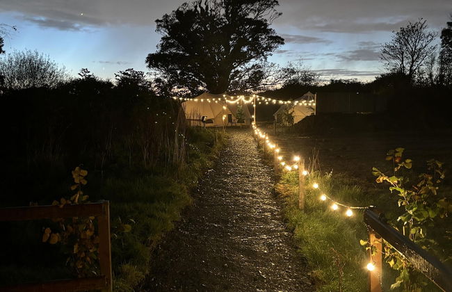 Cozy Winter Hot Tent With Log Burner, Tv & Hot tub - Photo 8