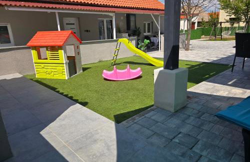 Grey House with heated pool Kričke Drniš - Foto 44